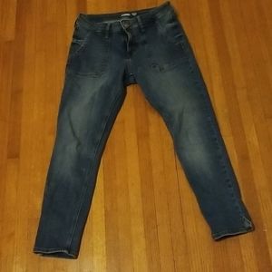Blue skinny ankle jeans.
